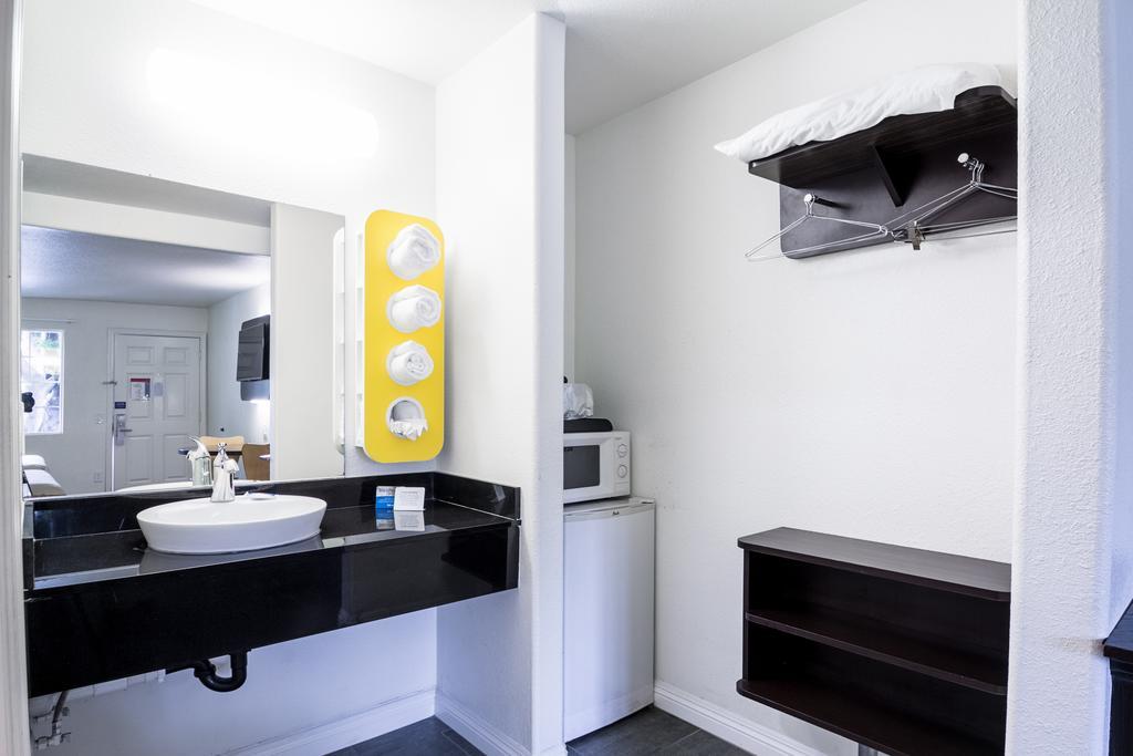 Fisherman'S Cove Inn Монтерей Екстер'єр фото